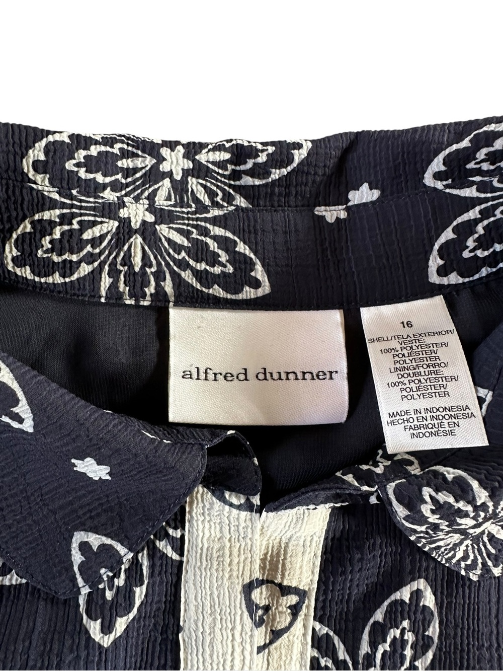 Alfred Dunner Navy and Cream Floral Button-Front Blouse 16 - Picture 2 of 10